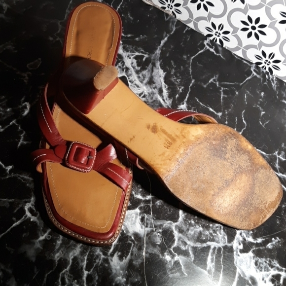 Banana Republic 8 red kitten heels - Picture 3 of 5